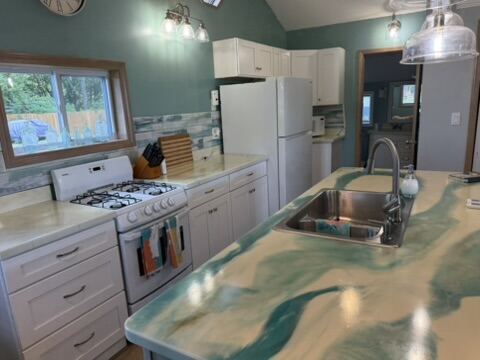 Kitchen with epoxy countertop